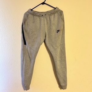 Nike Tech Fleece Grey
